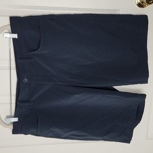 Men's Under Armour shorts heat gear solid gray flat front golf hiking